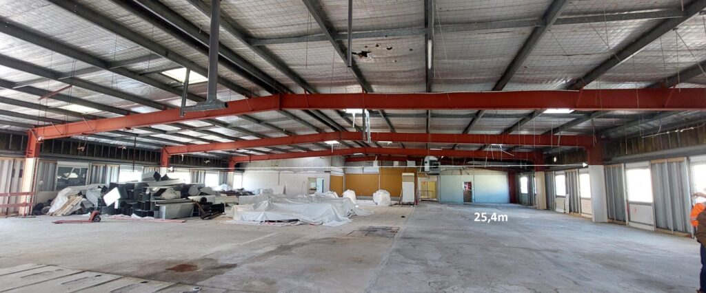 Vue de la charpente métallique que nous avons tenté de réemployer sur le site de Boehringer Ingelheim à Lyon
