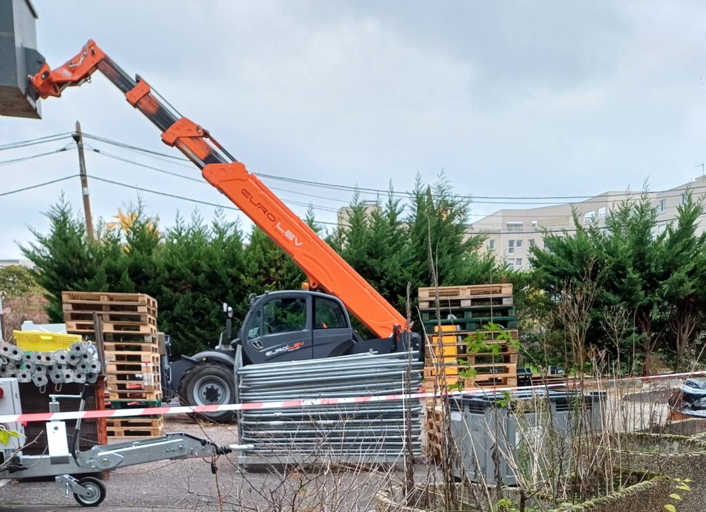 Photo des travaux de dépose soignée dans le cadre du projet de Boehringer Ingelheim à Lyon